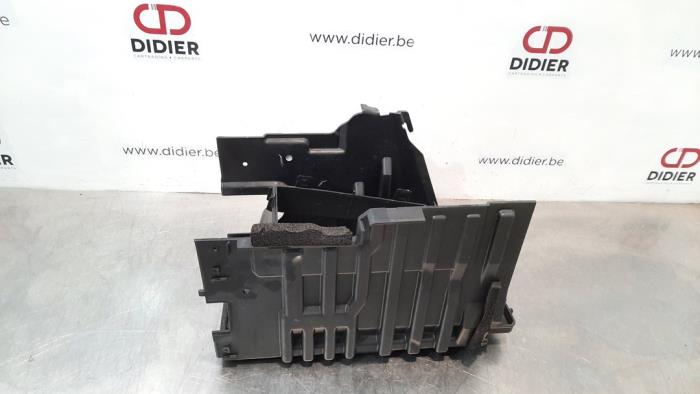 Begagnade Batterilåda Landrover Range Rover Evoque (LVJ/LVS) 2.0 D 150 16V Pris € 36,30 Inklusive moms erbjuds av Autohandel Didier