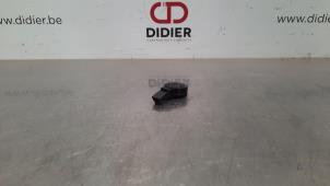 Usados Sensor de lluvia Peugeot 3008 II (M4/MC/MJ/MR) 1.5 BlueHDi 130 Precio € 24,20 IVA incluido ofrecido por Autohandel Didier
