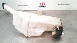 Used Front windscreen washer reservoir Kia Venga 1.6 CVVT 16V Price € 36,30 Inclusive VAT offered by Autohandel Didier