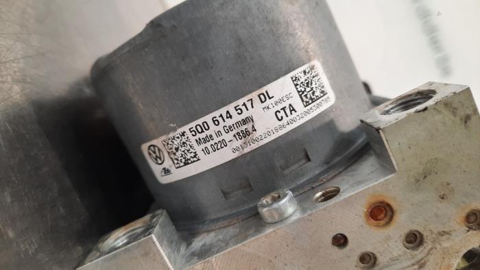 ABS Pumpe van een Skoda Karoq 2.0 TDI 16V 4x4 2020