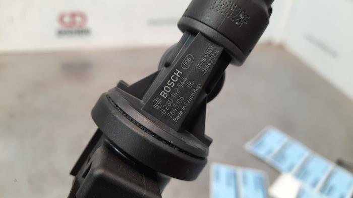 Fuel pressure regulator from a BMW 3 serie (G20) 330e 2.0 TwinPower Turbo 16V 2020