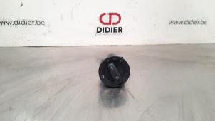 Used AIH headlight switch Volkswagen Caddy Combi IV 2.0 TDI 102 Price € 30,25 Inclusive VAT offered by Autohandel Didier