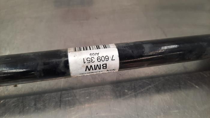 Drive shaft, rear left from a BMW 3 serie Touring (F31) 318i 1.5 TwinPower Turbo 12V 2020