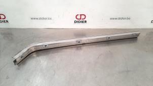Used Sliding door rail, left Volkswagen Caddy Combi IV 2.0 TDI 102 Price € 36,30 Inclusive VAT offered by Autohandel Didier