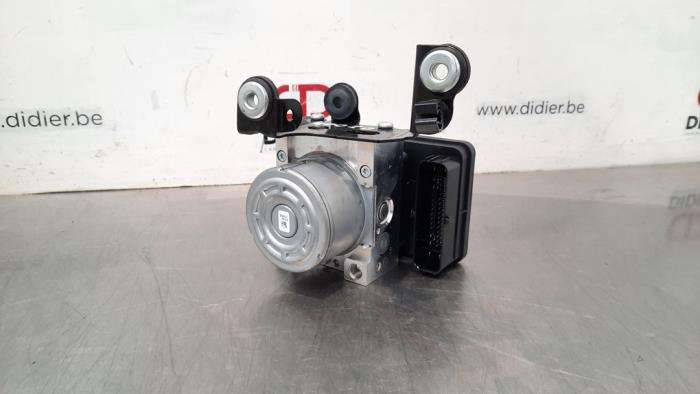 ABS pump from a Land Rover Range Rover Evoque (LVJ/LVS) 2.0 D 150 16V 5-drs. 2019
