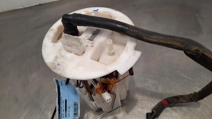 Electric fuel pump from a Volvo XC60 I (DZ) 2.0 D3 16V 2017