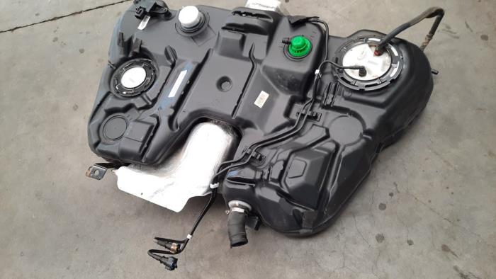Electric fuel pump from a Volvo XC60 I (DZ) 2.0 D3 16V 2017