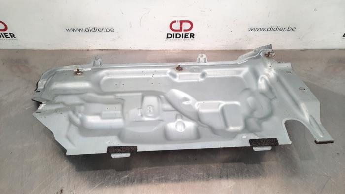 Usados Tabique intermedio Volvo XC60 I (DZ) 2.0 D3 16V Precio € 42,35 IVA incluido ofrecido por Autohandel Didier
