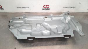 Used Intermediate plate motor Volvo XC60 I (DZ) 2.0 D3 16V Price € 48,40 Inclusive VAT offered by Autohandel Didier