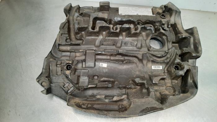 Engine cover from a Volvo V60 II (ZW) 2.0 D4 16V 2019