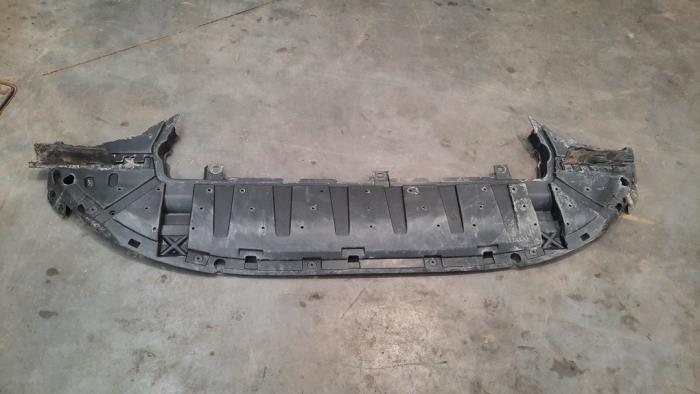 Bash plate from a Volvo V60 II (ZW) 2.0 D4 16V 2019