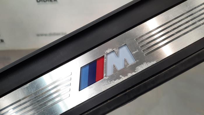 Cadre portière d'un BMW 5 serie (G30) 520d 2.0 TwinPower Turbo 16V 2019
