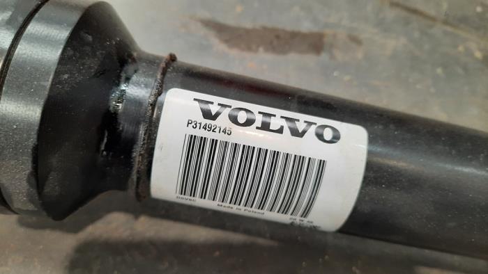 Zwischenachse van een Volvo XC60 II (UZ) 2.0 B5 16V Mild Hybrid AWD 2020