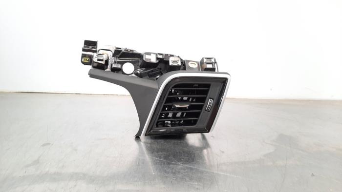 Dashboard vent from a Audi Q5 (FYB/FYG) 2.0 50 TFSI e 16V Mild Hybrid Quattro 2022