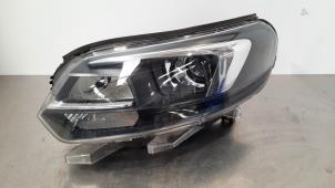 Używane Reflektor lewy Opel Vivaro 2.0 CDTI 177 Cena € 193,60 Z VAT oferowane przez Autohandel Didier