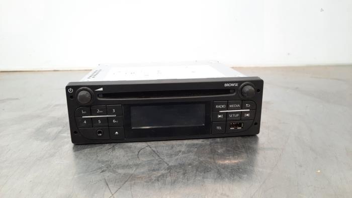 Radio module from a Opel Movano 2.3 CDTi 16V RWD 2017
