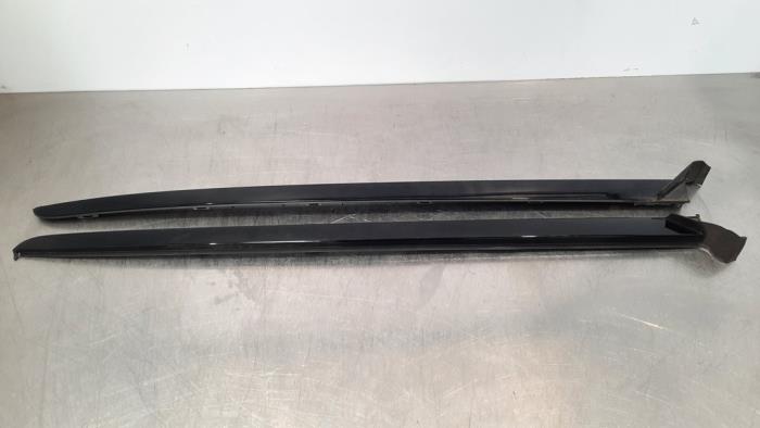 Gebrauchte Windschutzscheibe blende Set Peugeot 3008 II (M4/MC/MJ/MR) 1.5 BlueHDi 130 Preis € 36,30 Mit Mehrwertsteuer angeboten von Autohandel Didier