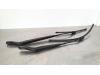 Front wiper arm from a Peugeot 208 II (UB/UH/UP) e-208 2021