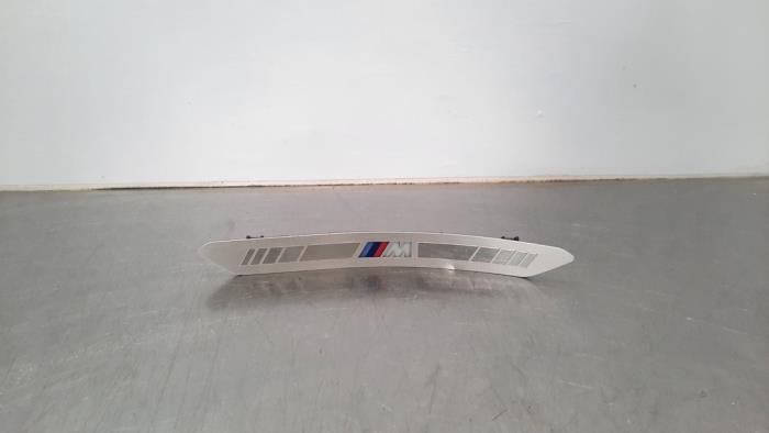 Sill trim set