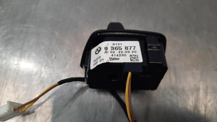 Steering wheel adjustment switch from a BMW X5 (G05) xDrive 25d 2.0 16V 2021