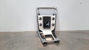 Usados Consola central Volvo V60 I (FW/GW) 1.6 DRIVe Precio € 356,95 IVA incluido ofrecido por Autohandel Didier