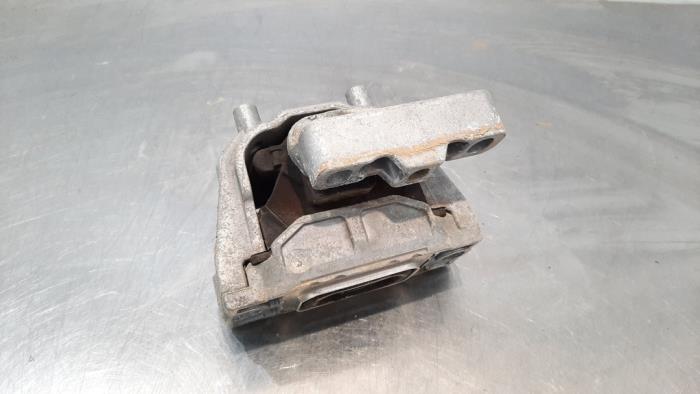 Engine mount from a Volkswagen Caddy IV 2.0 TDI 102 2016
