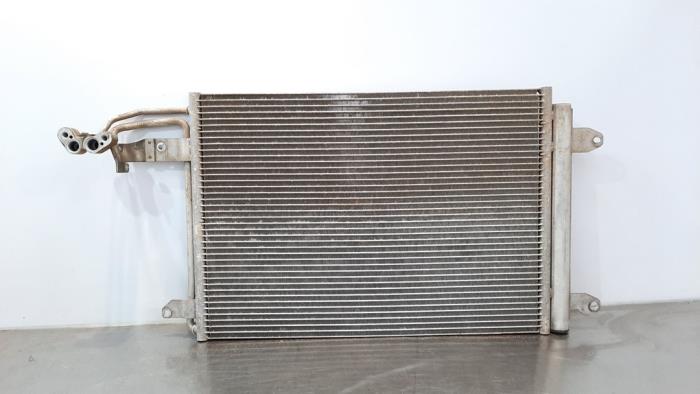 Condenseur de climatisation d'un Volkswagen Caddy Combi IV 1.4 TSI 16V 2015