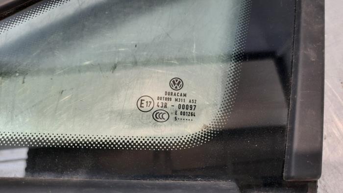 Cubierta embellecedor A izquierda de un Volkswagen Caddy Combi IV 1.4 TSI 16V 2015