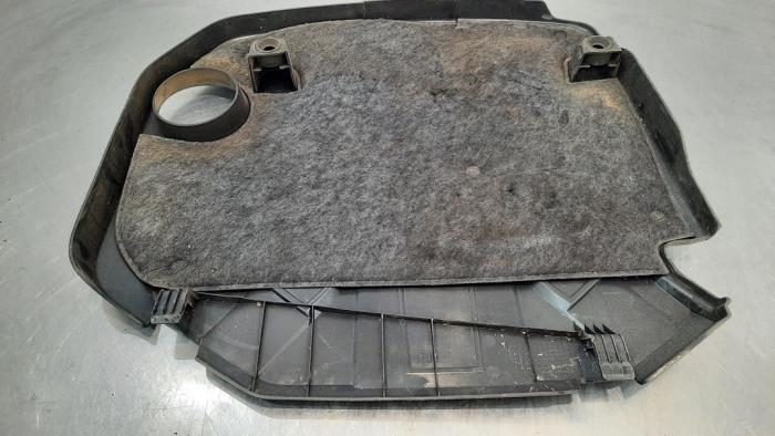 Engine cover from a BMW 3 serie (F30) 318d 2.0 16V 2014