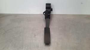 Used Accelerator pedal Mercedes GLA (156.9) 1.6 180 16V Price € 54,45 Inclusive VAT offered by Autohandel Didier