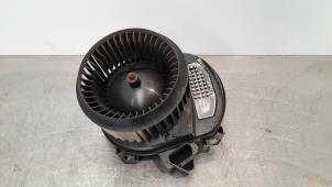 Usados Motor de ventilador de calefactor Mercedes GLA (156.9) 1.6 180 16V Precio € 84,70 IVA incluido ofrecido por Autohandel Didier