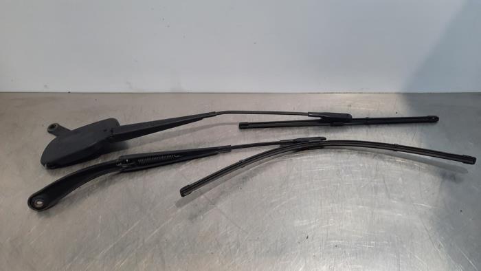 Front wiper arm Mercedes B 1.5 B-180 CDI 16V - A2468200244