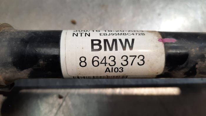 Cardan gauche (transmission) d'un BMW X1 (F48) sDrive 16d 1.5 12V TwinPower 2016