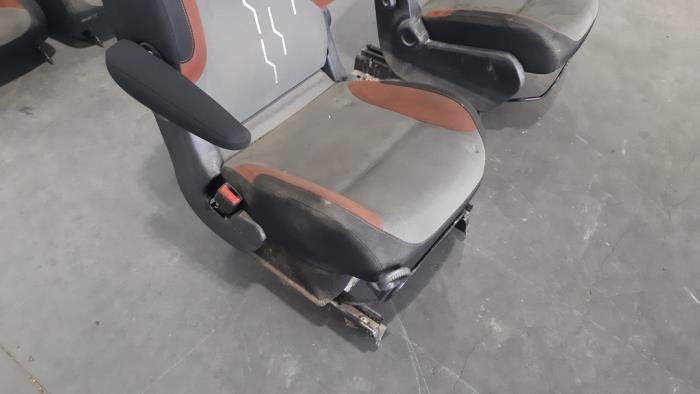 Set of upholstery (complete) from a Peugeot Partner Tepee (7A/B/C/D/E/F/G/J/P/S) 1.6 BlueHDi 100 2016