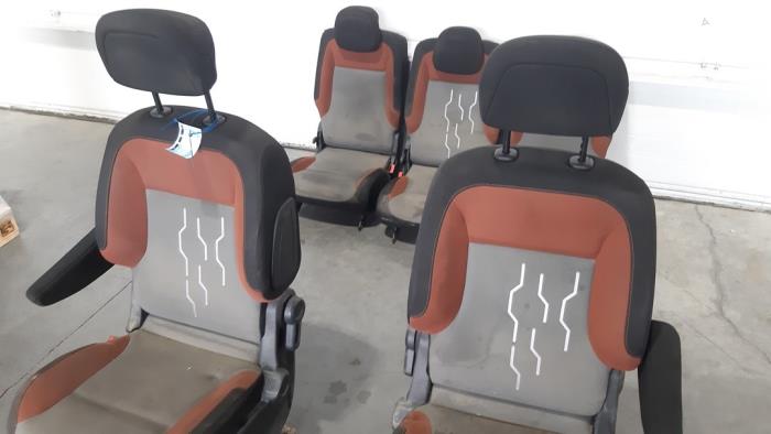Set of upholstery (complete) from a Peugeot Partner Tepee (7A/B/C/D/E/F/G/J/P/S) 1.6 BlueHDi 100 2016