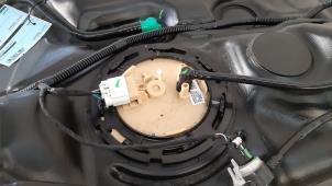 Used Electric fuel pump Opel Astra K 1.5 CDTi 105 12V Price € 127,05 Inclusive VAT offered by Autohandel Didier