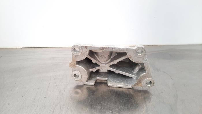 Usagé Support moteur Hyundai Tucson (TL) 2.0 CRDi 16V High Power 4WD Prix € 30,25 Prix TTC proposé par Autohandel Didier