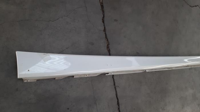 Door sill right from a BMW 6 serie Gran Turismo (G32) 630d xDrive 3.0 TwinPower Turbo 24V 2018