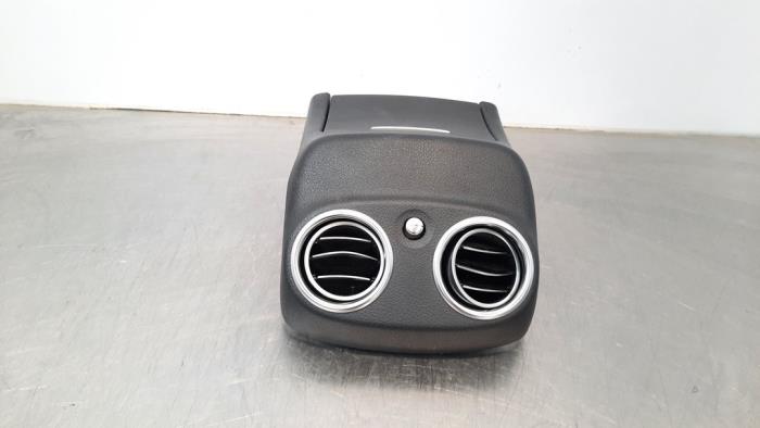 Begagnade Luftraster bak Mercedes E Estate (S213) E-200d 2.0 Turbo 16V Pris € 60,50 Inklusive moms erbjuds av Autohandel Didier