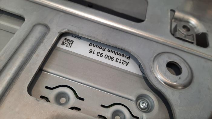 Radioverstärker van een Mercedes-Benz E Estate (S213) E-200d 2.0 Turbo 16V 2017