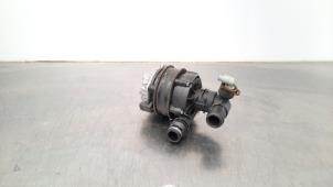 Used Additional water pump Mercedes E Estate (S213) E-200d 2.0 Turbo 16V Price € 96,80 Inclusive VAT offered by Autohandel Didier