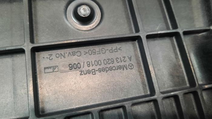Caja de batería de un Mercedes-Benz E Estate (S213) E-200d 2.0 Turbo 16V 2017