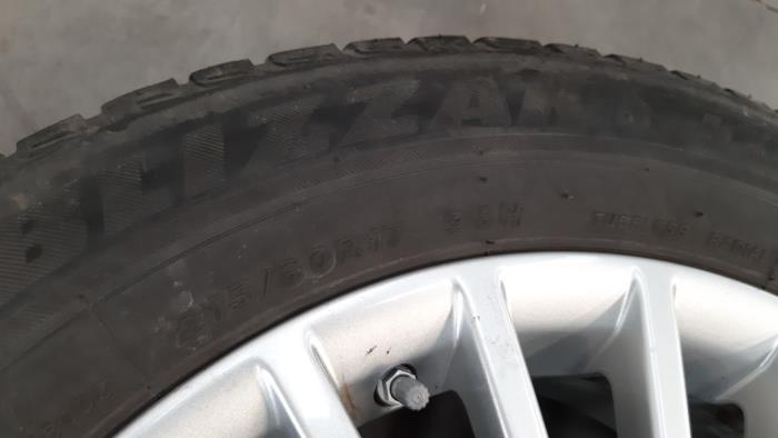 Felge + Reifen van een Mercedes-Benz GLA (156.9) 2.2 200 CDI, d 16V 4-Matic 2015
