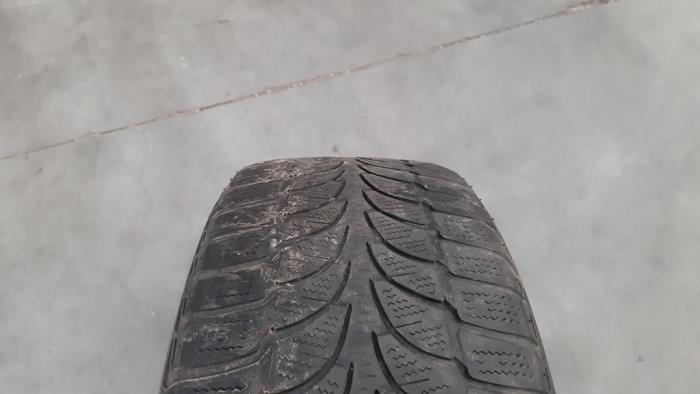 Wheel + tyre from a Mercedes-Benz GLA (156.9) 2.2 200 CDI, d 16V 4-Matic 2015