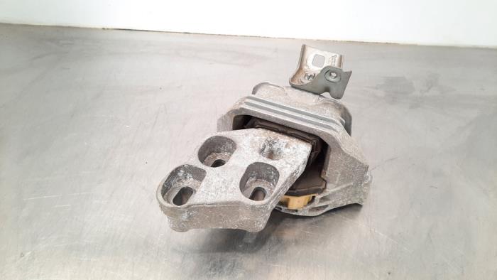 Engine mount from a Mercedes-Benz CLA (117.3) 2.2 CLA-200 CDI, 200 d 16V 2016