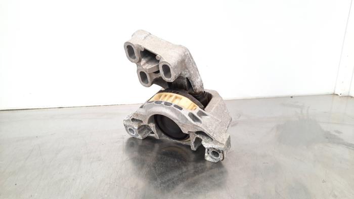 Engine mount from a Mercedes-Benz CLA (117.3) 2.2 CLA-200 CDI, 200 d 16V 2016