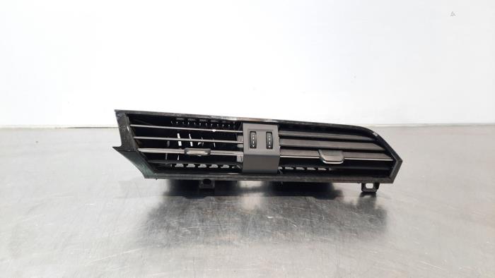 Kratka wentylacyjna deski rozdzielczej z Audi Q3 (F3B) 2.0 35 TDI 16V 2020