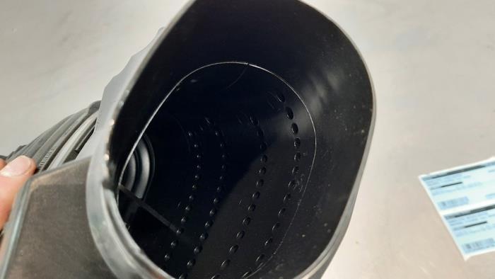 Air intake hose from a Mercedes-Benz C Estate (S205) C-180d 1.6 Turbo 16V 2019