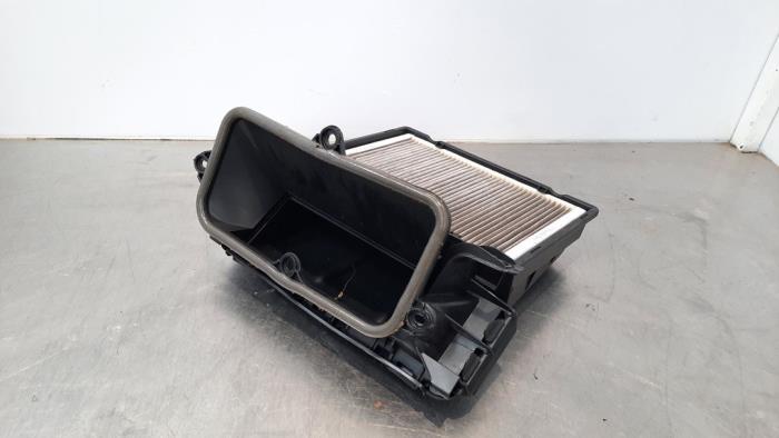 Begagnade Luftfilterhus Mercedes C Estate (S205) C-180d 1.6 Turbo 16V Pris € 30,25 Inklusive moms erbjuds av Autohandel Didier