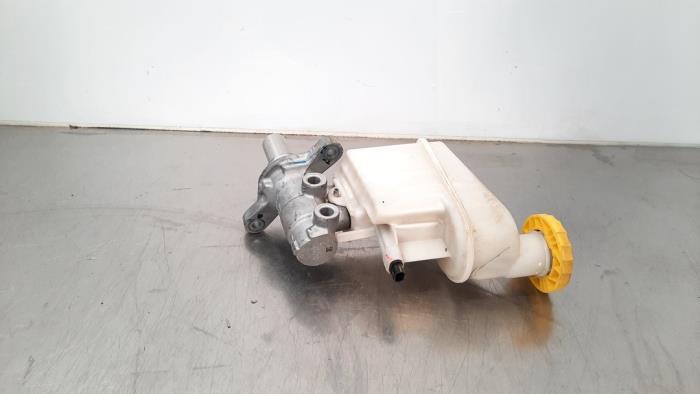 Master cylinder from a Jeep Compass (MP) 1.4 Multi Air2 16V 2018